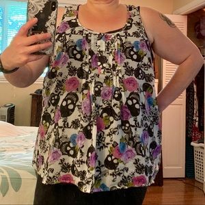 ☀️ Great summer top! Torrid Plus size skull/floral